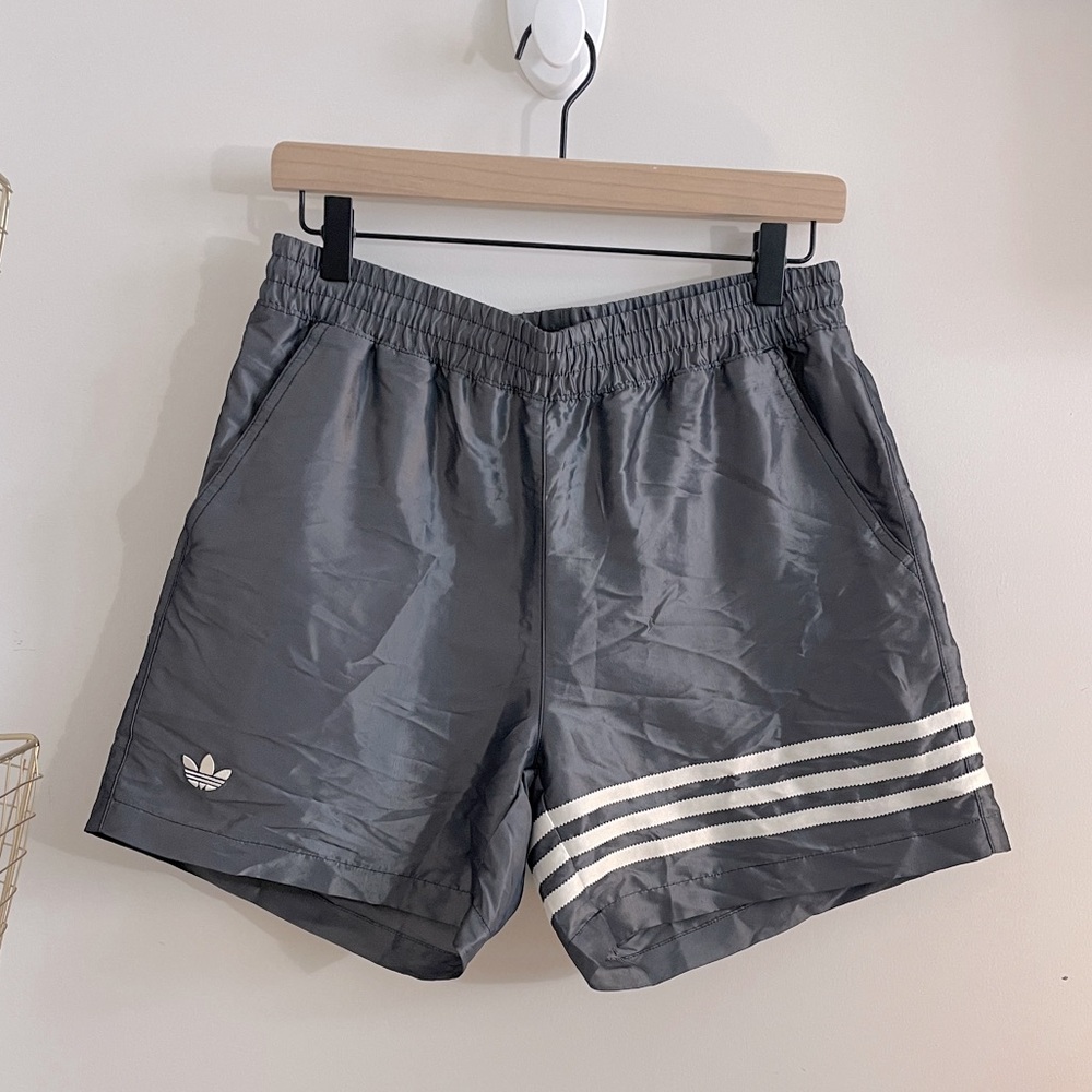Adidas - boxer style elastic waist - grey shorts